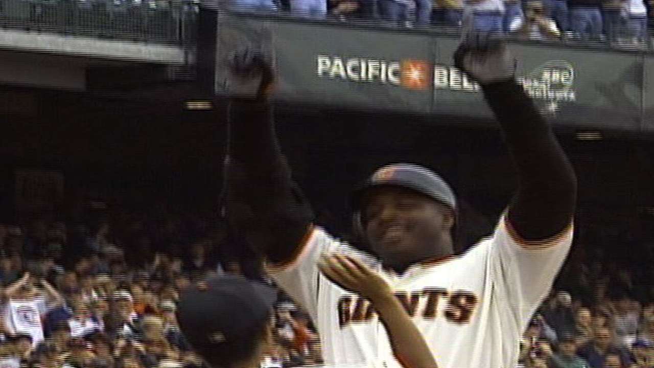 Bonds smacks his 73rd homer