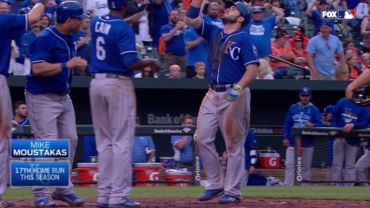 Moustakas remolca 9 y los Reales superan a Orioles