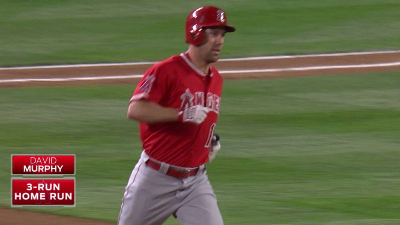 Murphy, Trout impulsan a Angelinos sobre Marineros