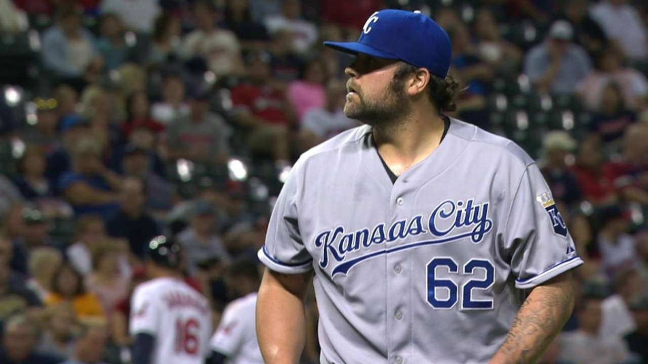 Indians sign Chamberlain to Minors deal
