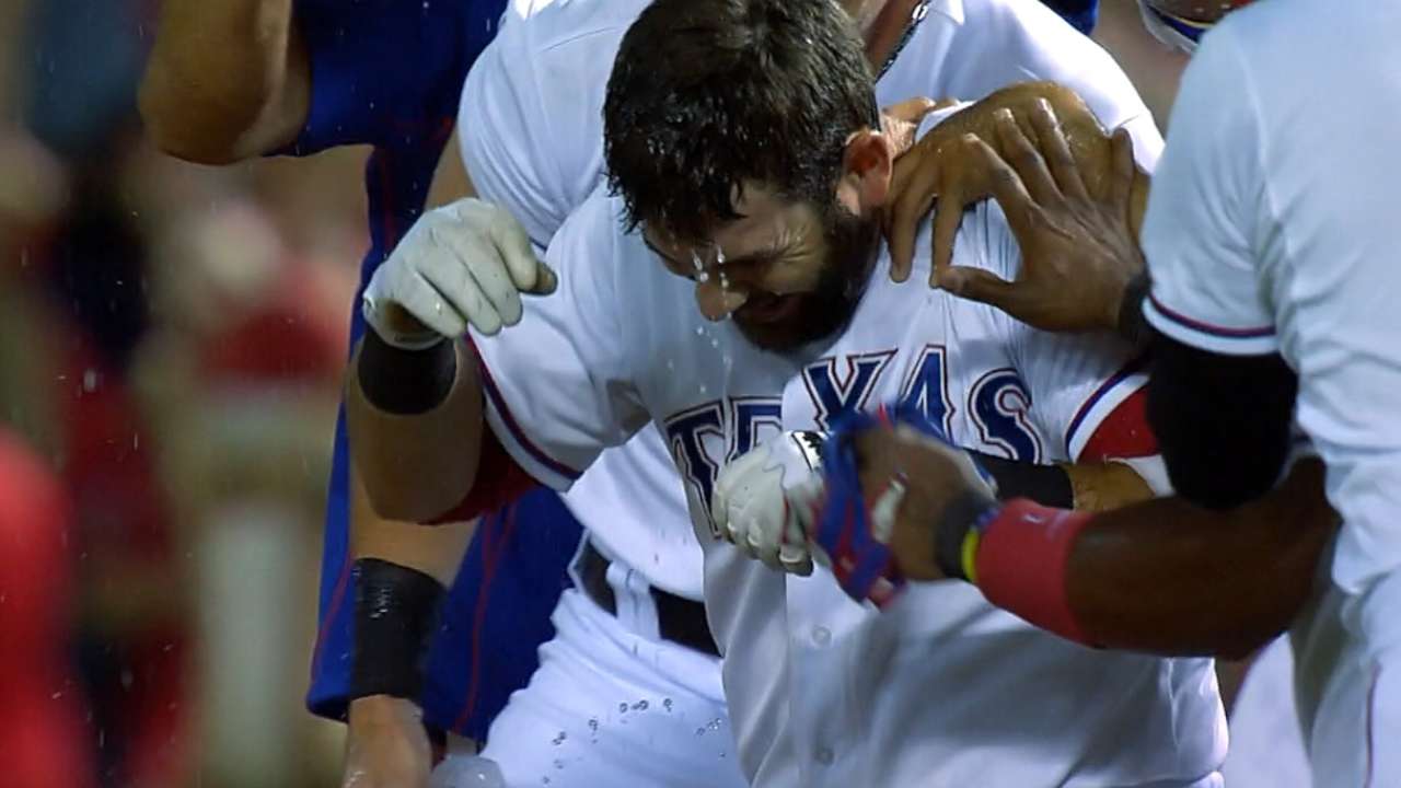 Rangers complete sweep of Astros