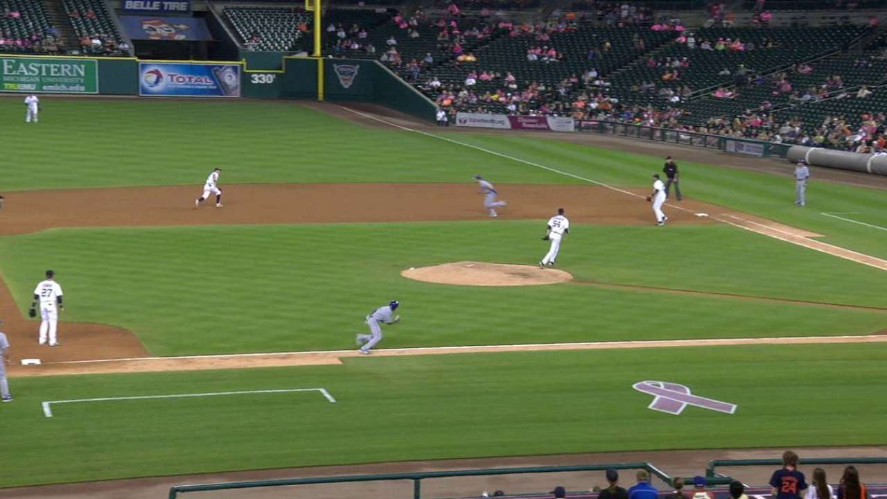 Orlando's go-ahead RBI groundout