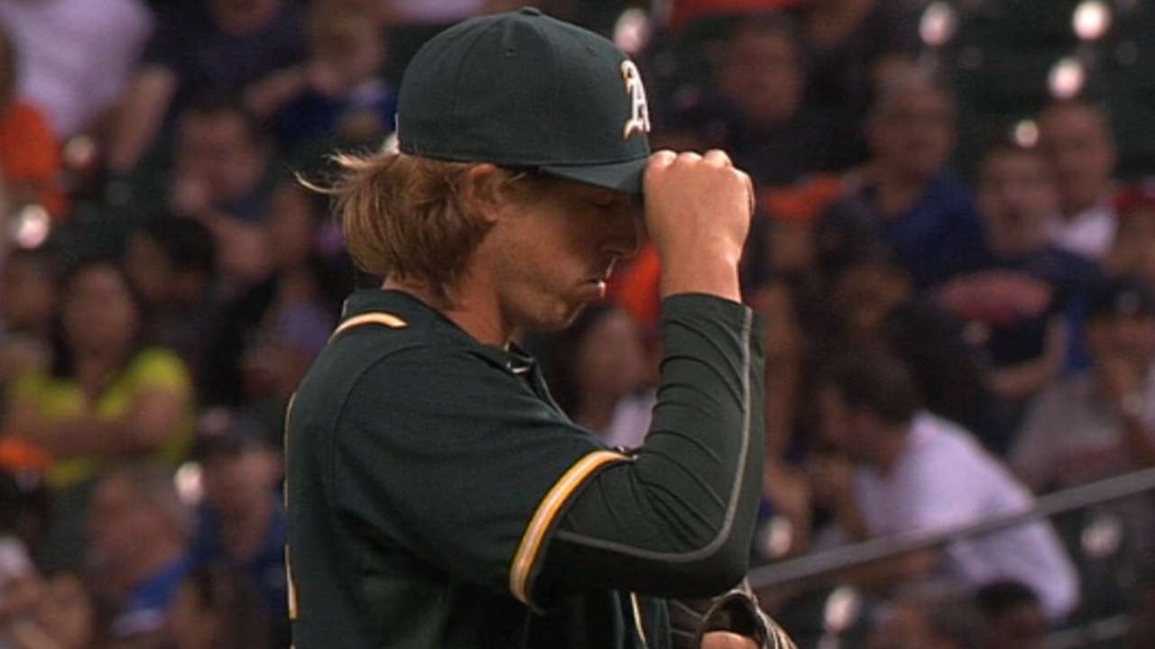Dull has tough road in bid to make A's bullpen