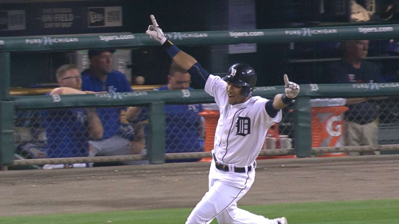 Machado's clutch hit lifts Tigers over Royals in 12th
