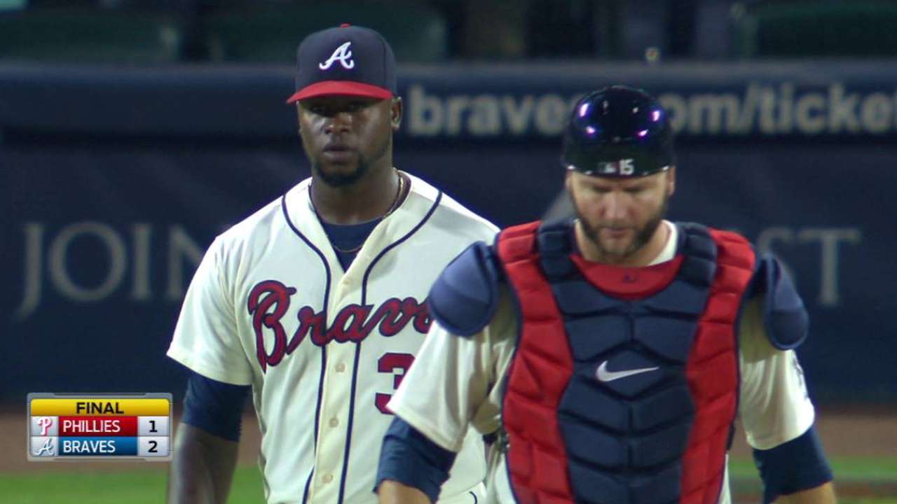 Vizcaino fans Herrera