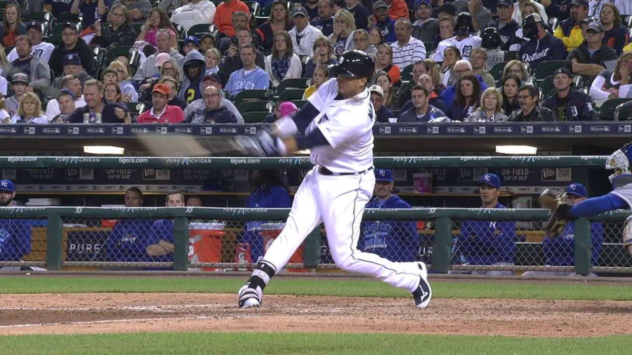 V-Mart's two-run homer