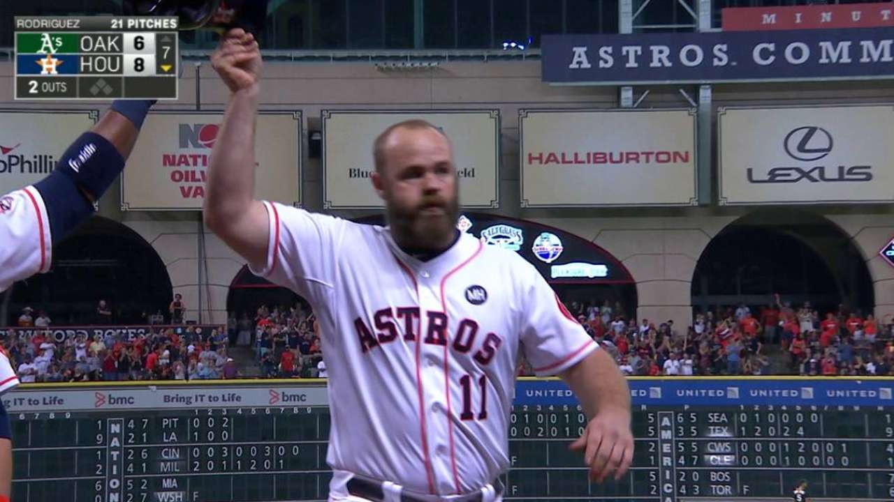 HR de Gattis regresa a los Astros a la senda triunfal