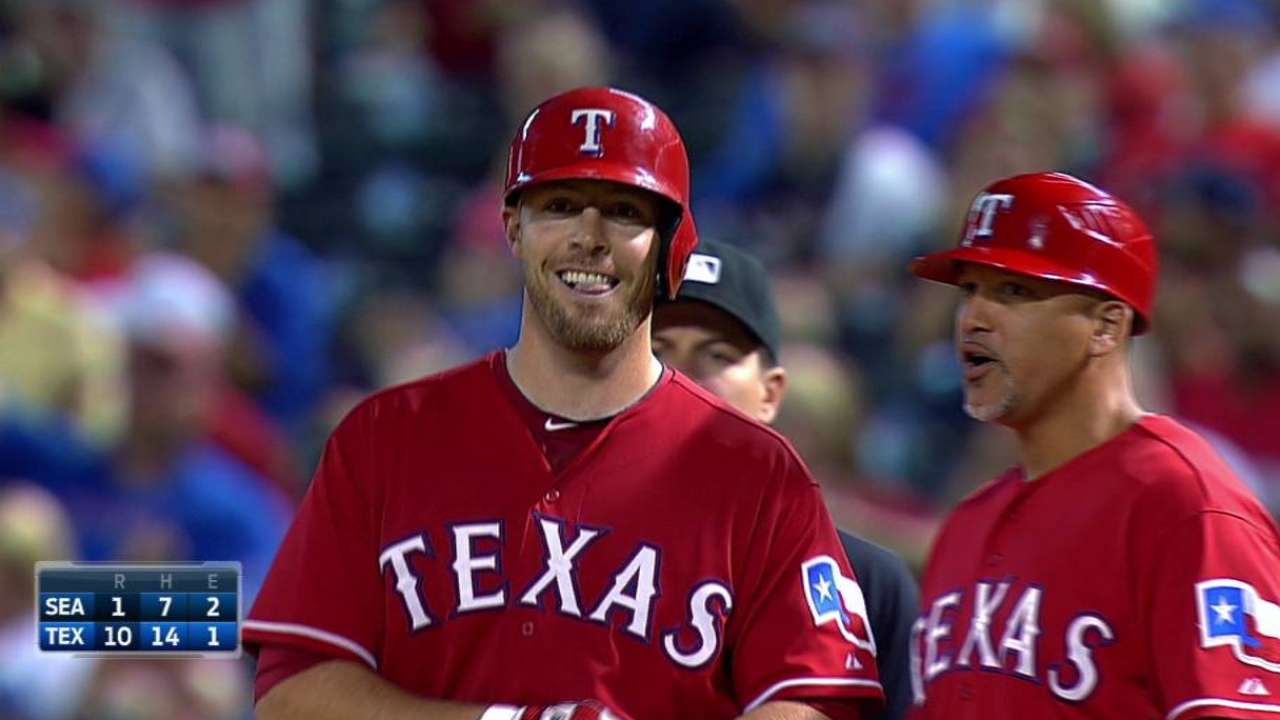 Rangers sign Gimenez, non-tender Tepesch, Jones