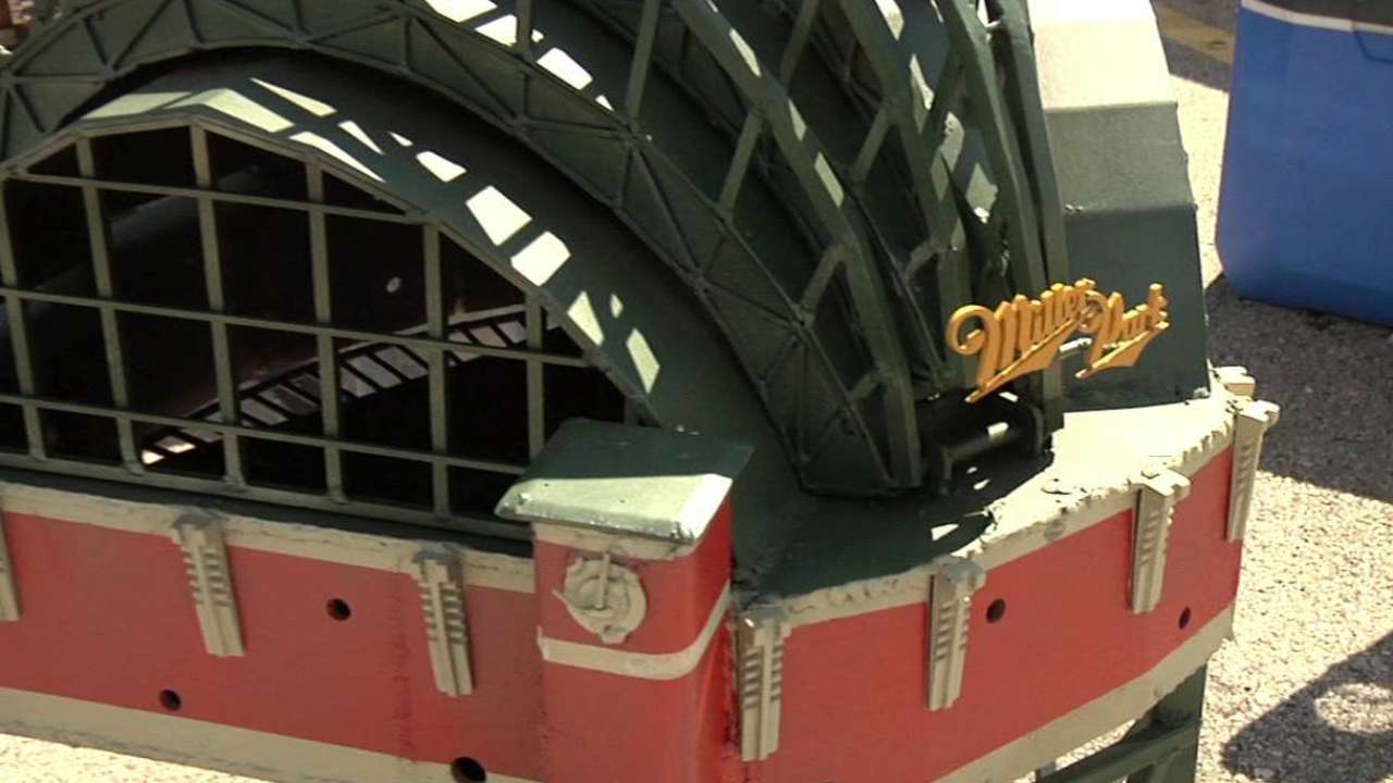 Brewers fan turns grill into mini Miller Park