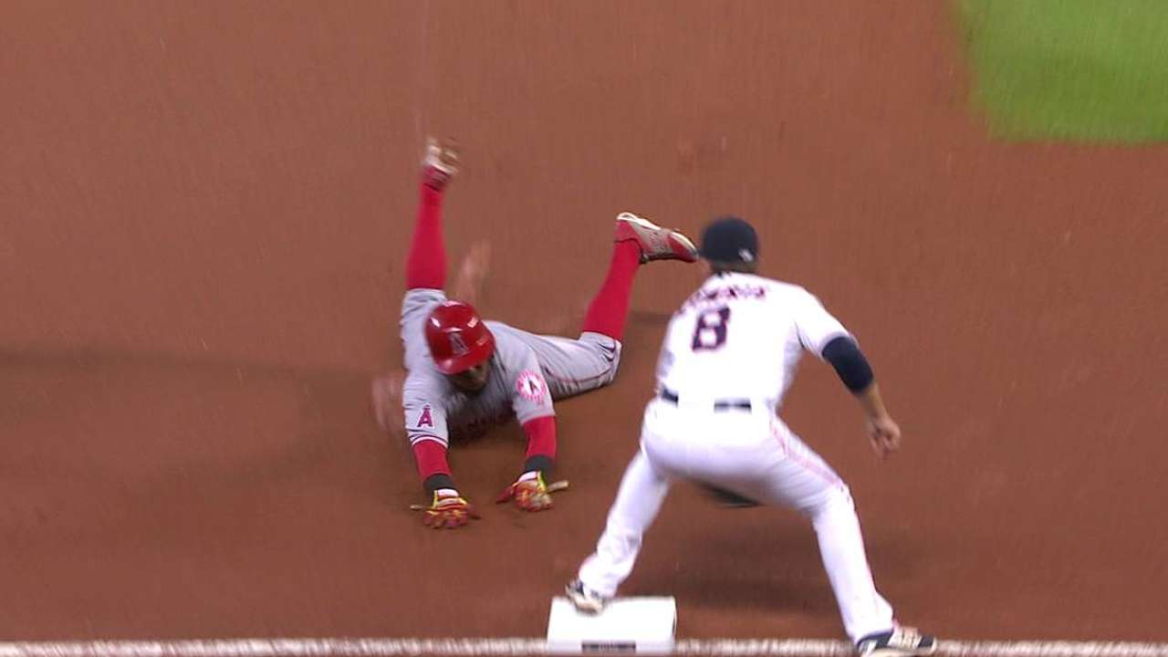 Castro throws out Aybar