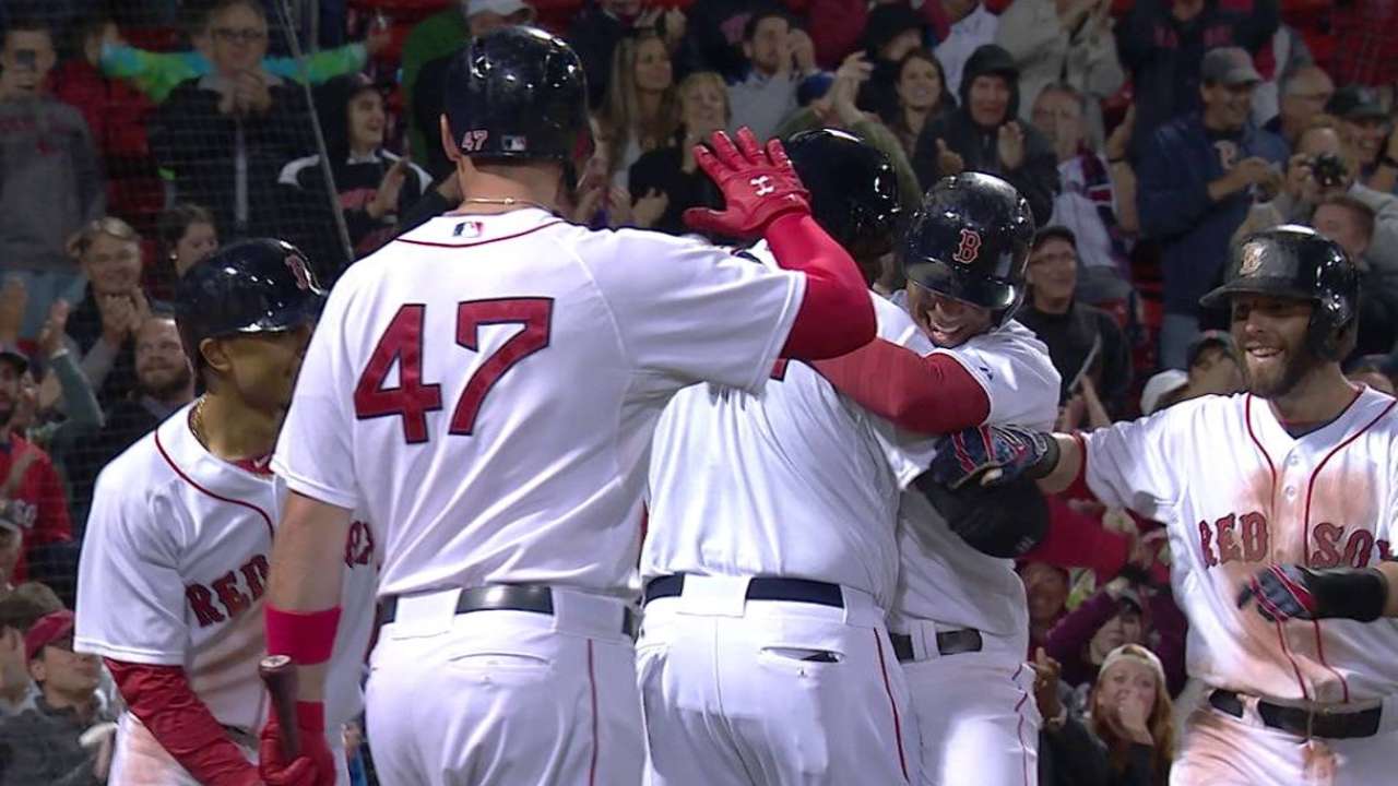 Grand slam de Bogaerts saca a Boston del sótano