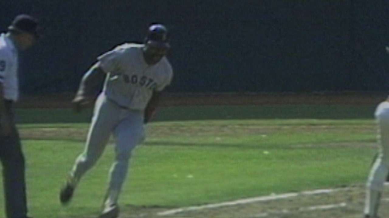 Henderson keeps Red Sox alive