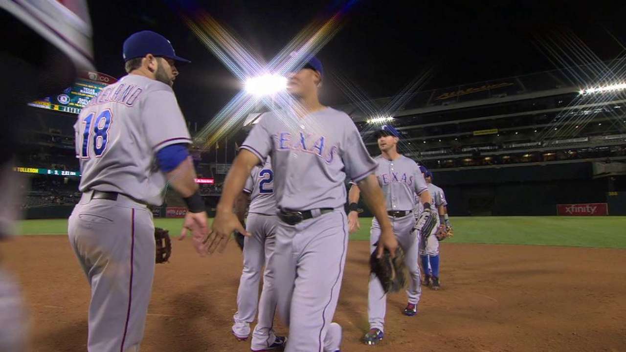 Tolleson earns Rangers Pitcher of the Year award