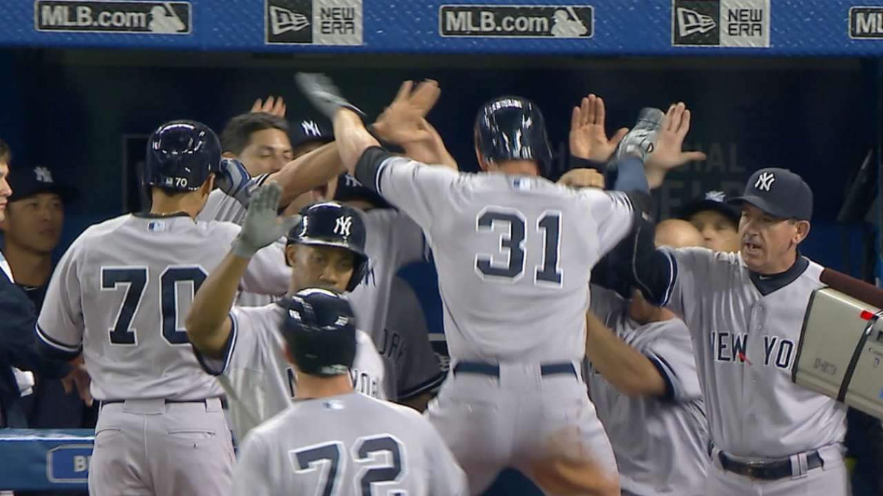 Yanks topple Jays; Bucs, Cubs closing in