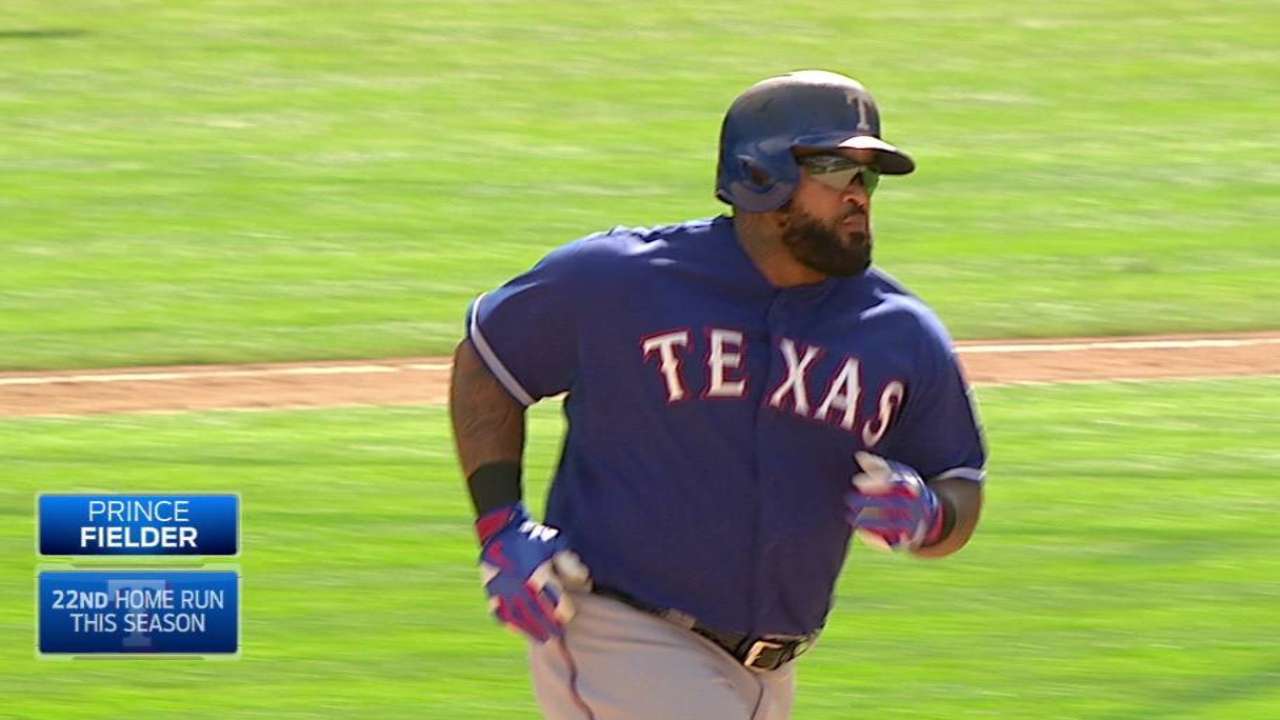 Rangers viven su mejor momento y barren a Atléticos en Oakland