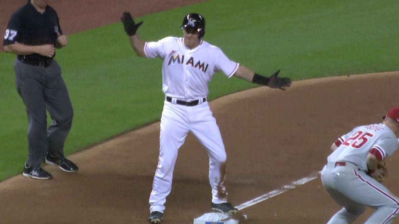 Realmuto's triple lifts Marlins over Phillies