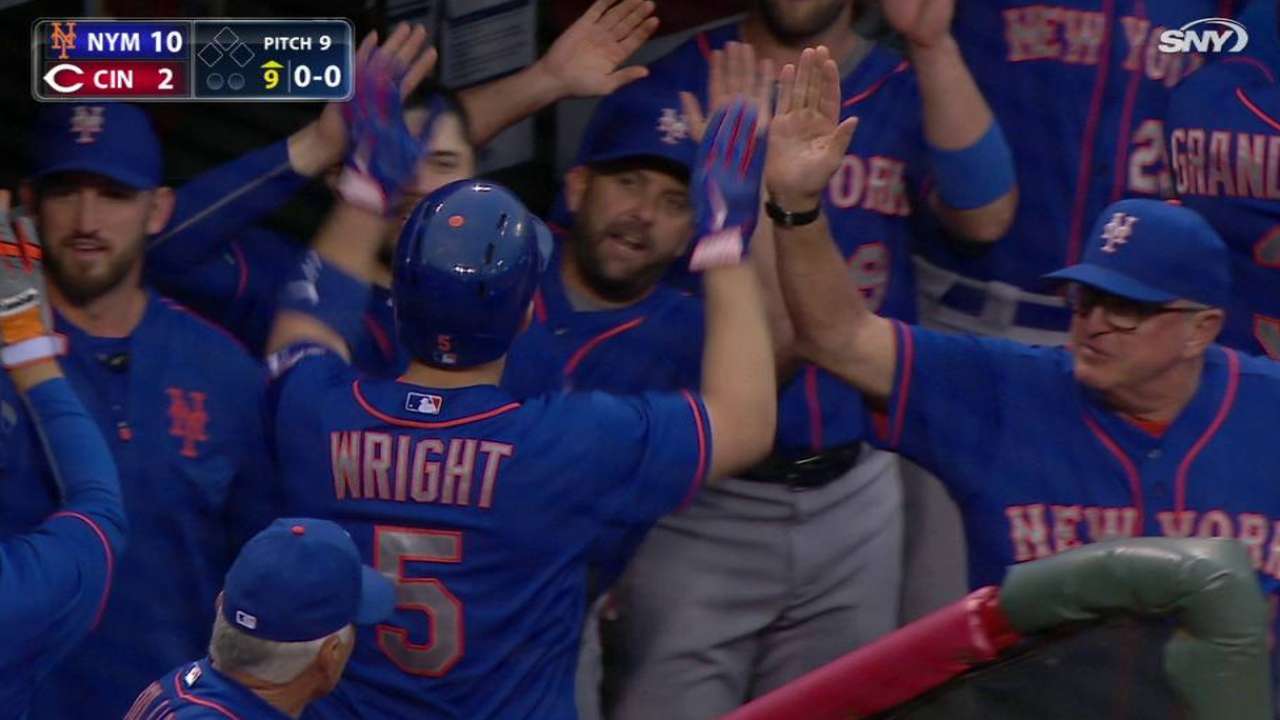 Wright's three-run homer