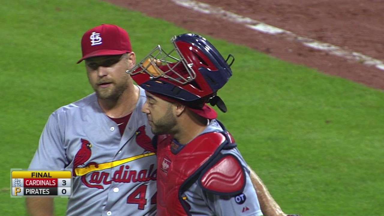 Rosenthal's 48th save sets Cardinals' record