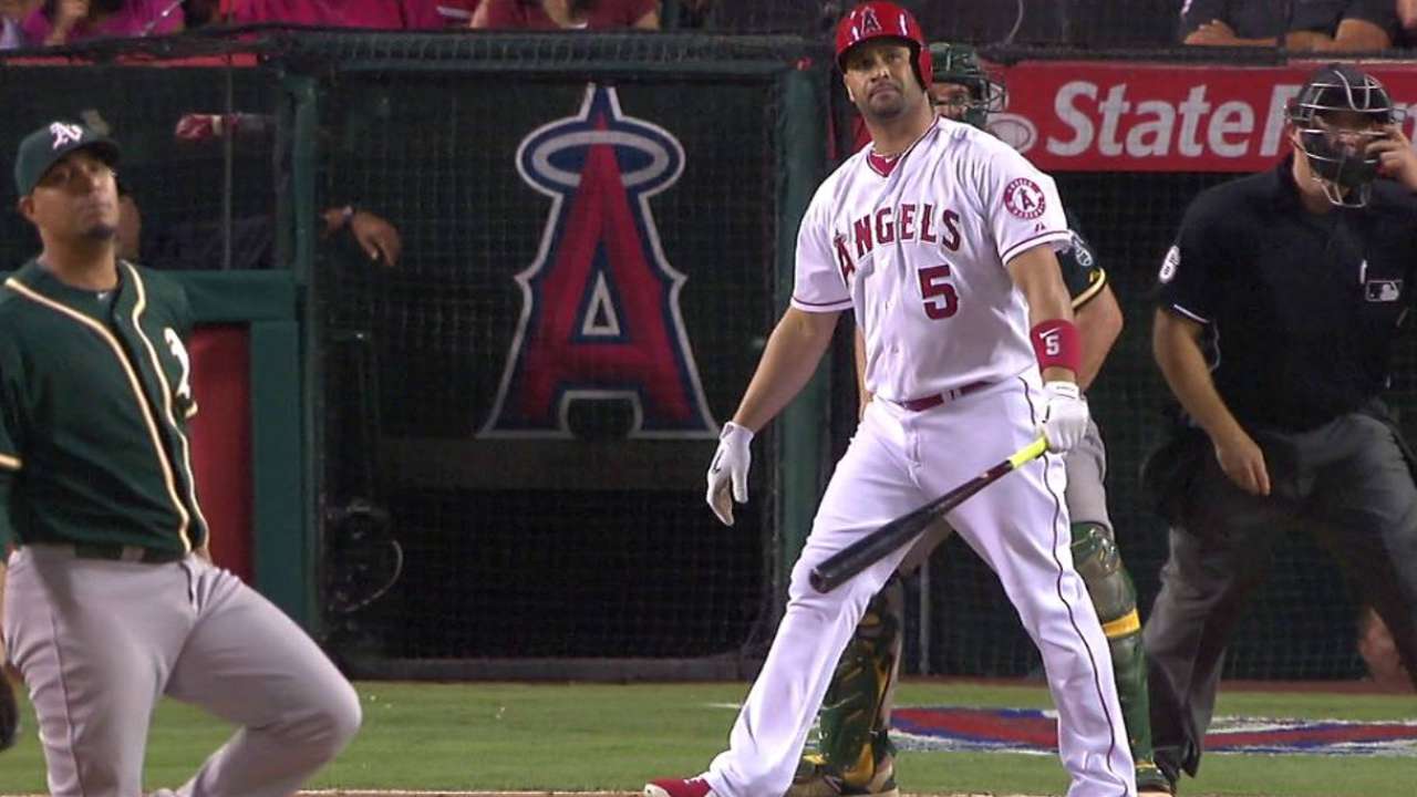 Pujols' solo homer