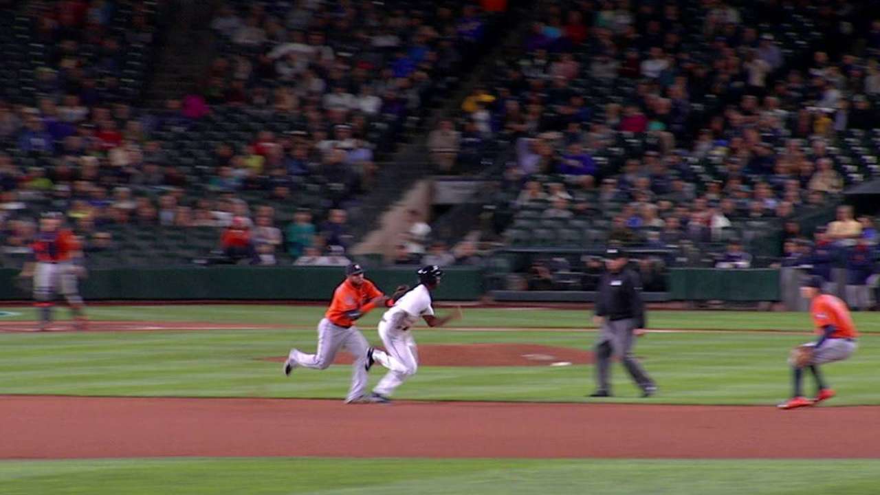 Sipp picks off Jones