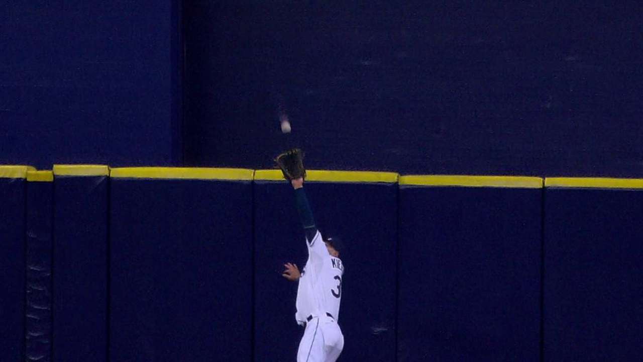 Kiermaier's wall-smashing catch
