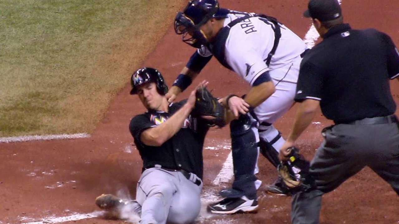 Kiermaier throws out Realmuto