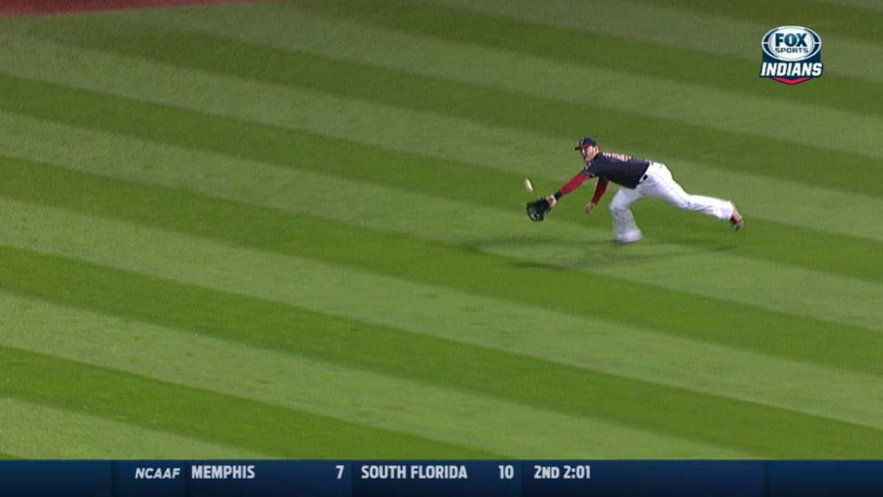 White Sox claim outfielder Sands off waivers