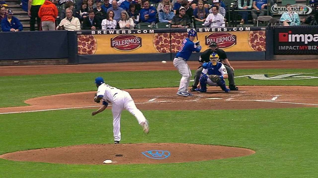 Cachorros vencen a Cerveceros y mantienen disputa con Piratas