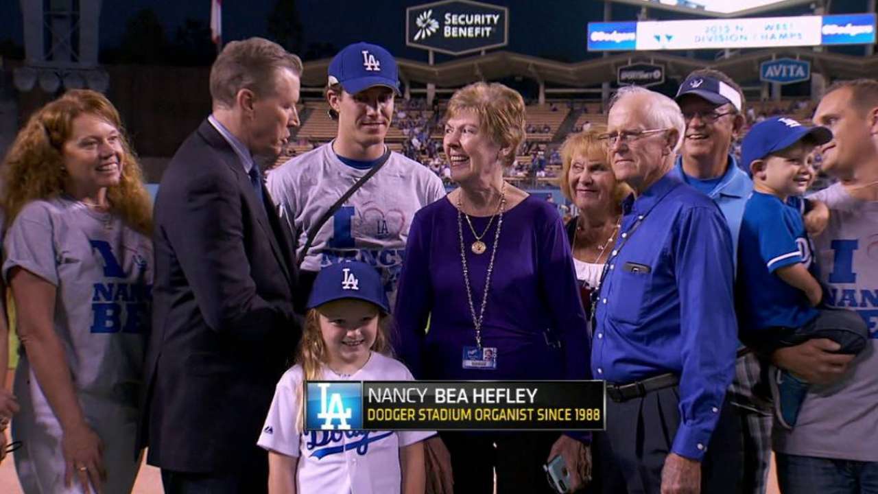 Dodgers' organist Hefley announces retirement
