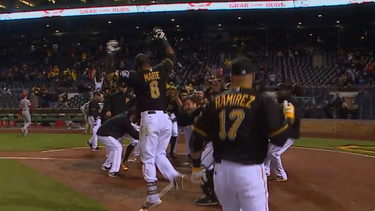Marte, Piratas dejaron tendidos a Rojos en la 12ma