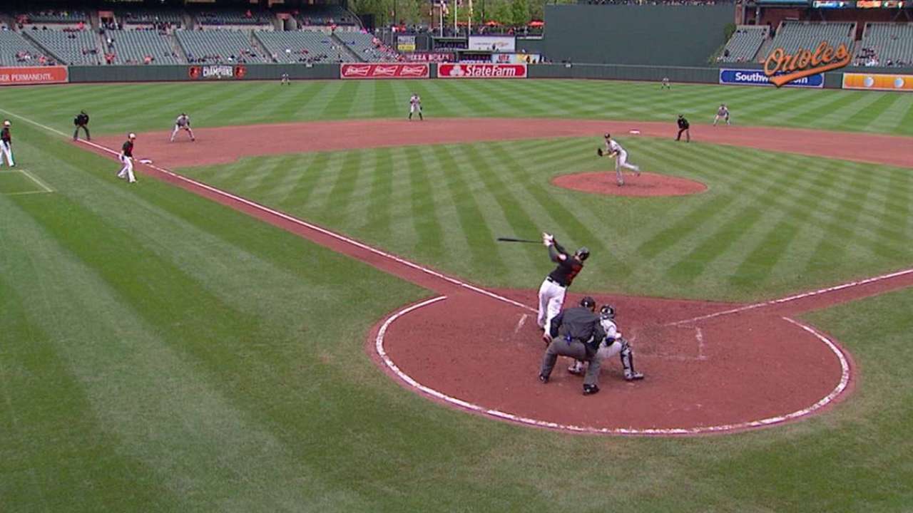 Machado's RBI infield single