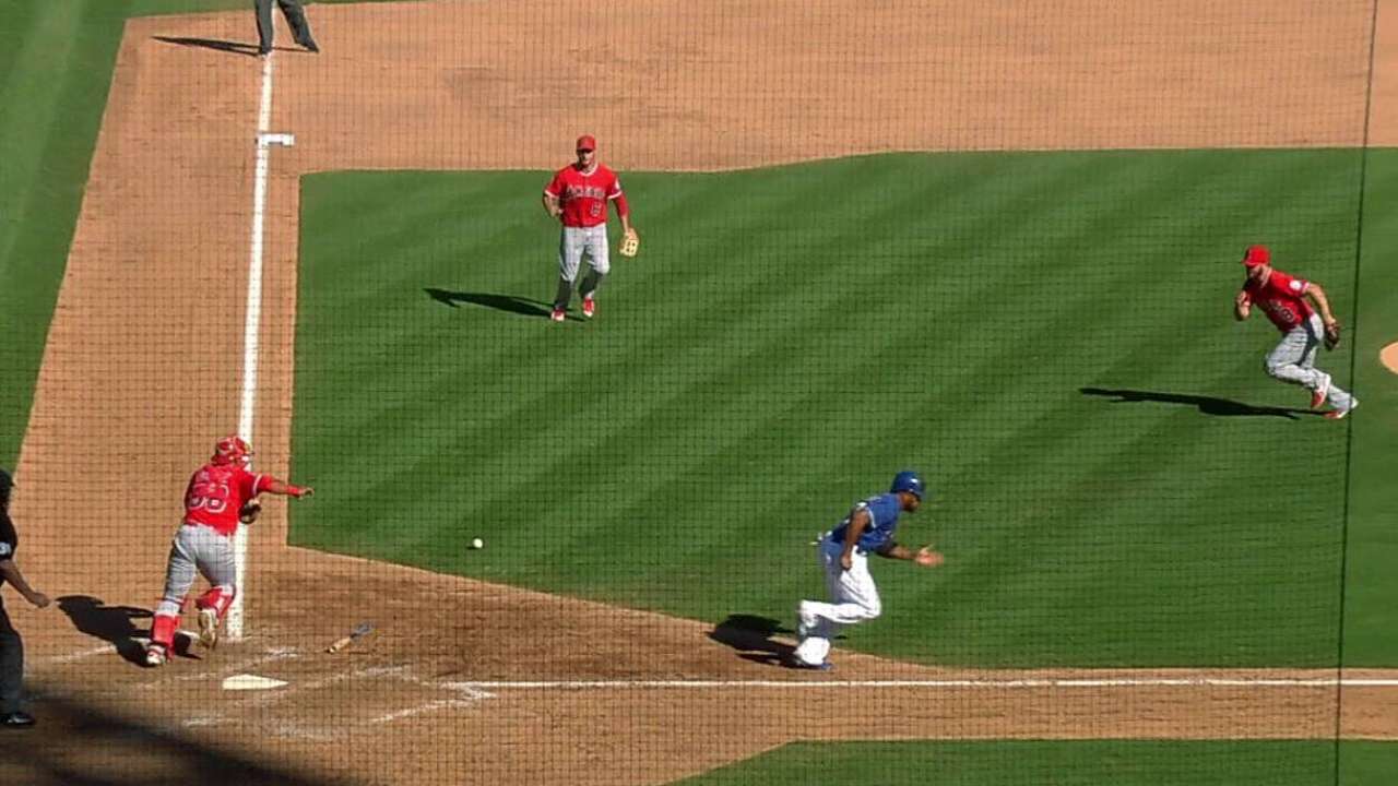 DeShields' bunt sets up huge 7th