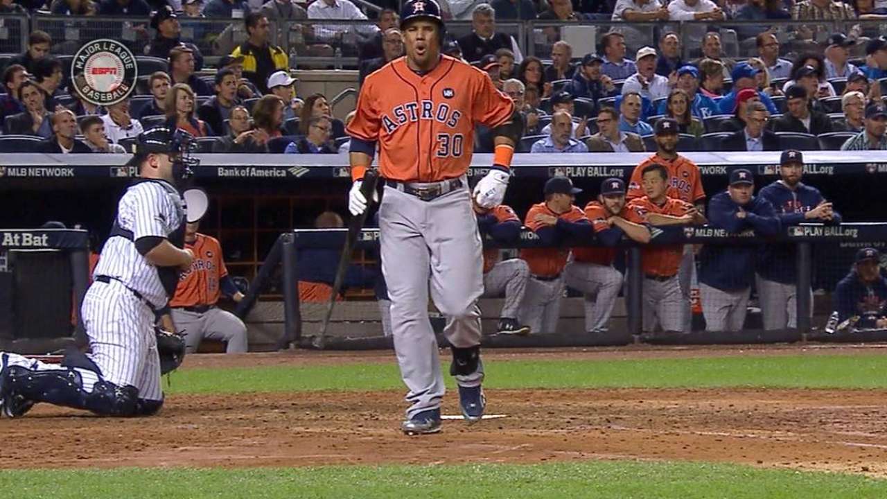 Gomez in discomfort, stays in