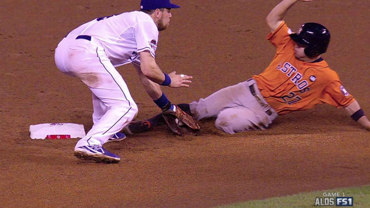 Perez throws out Altuve