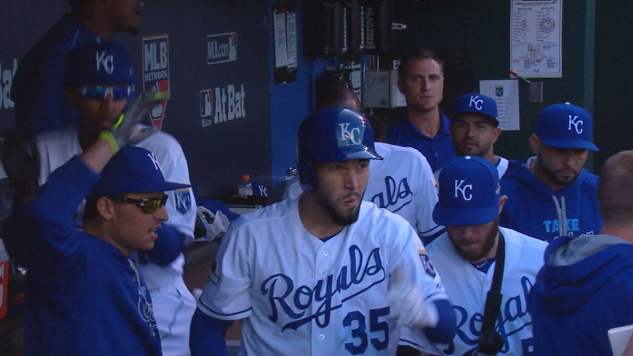 Royals tie game in 6th
