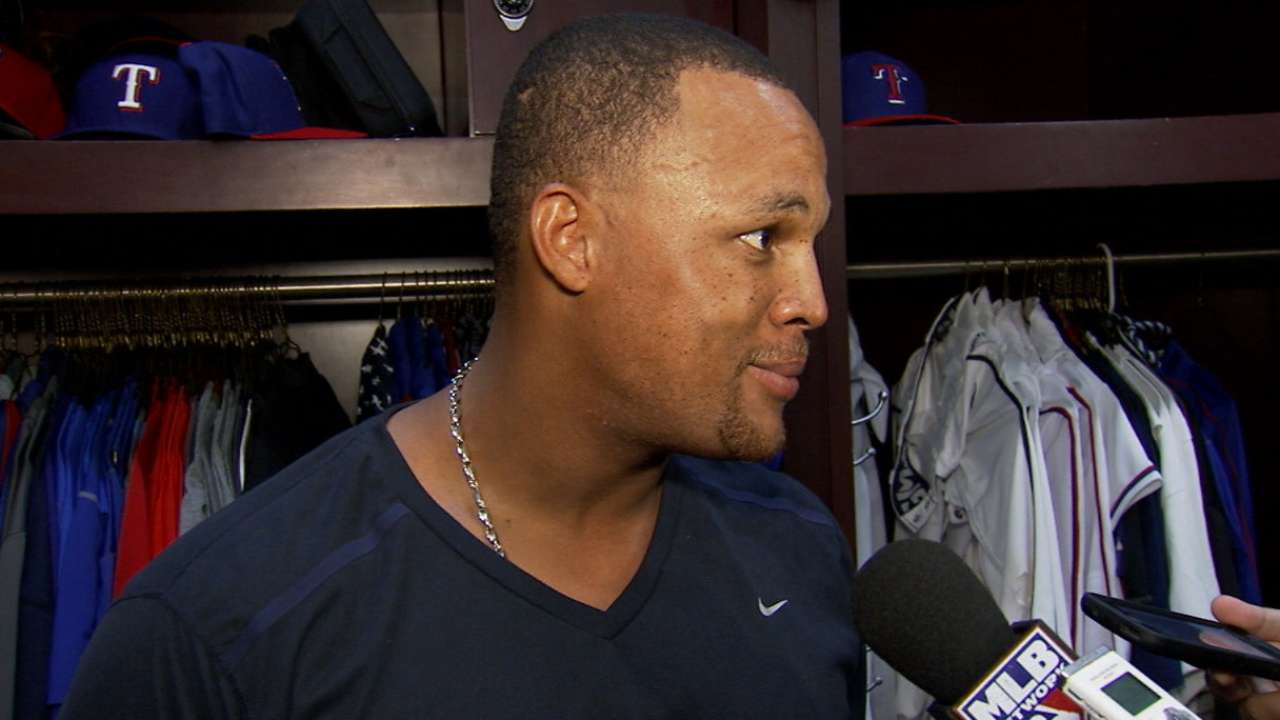 Beltre undergoes left thumb surgery