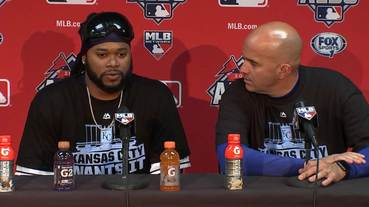 Johnny Cueto le respondió a Reales con una hazaña histórica