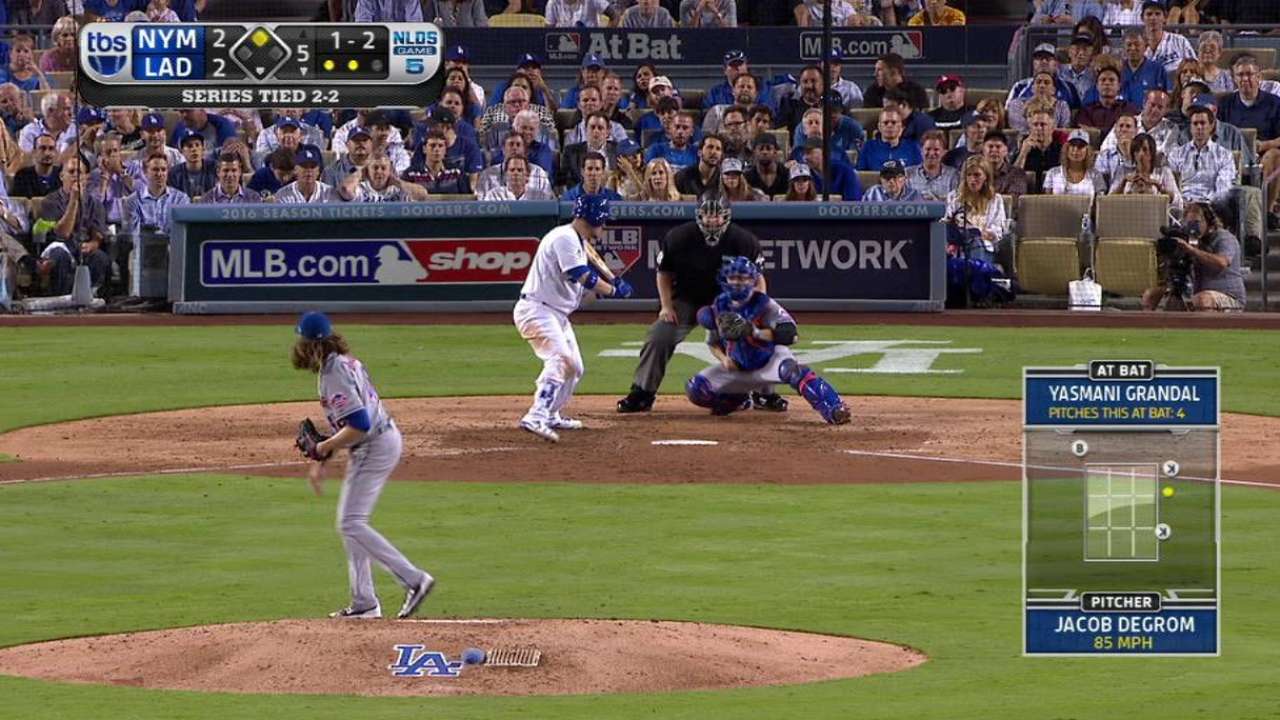 deGrom keeps score tied