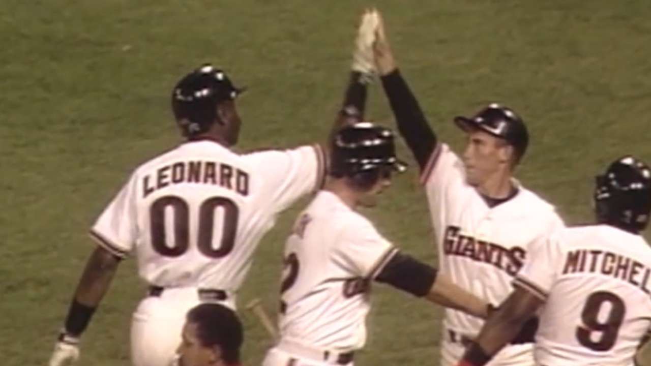 Leonard homers in four straight