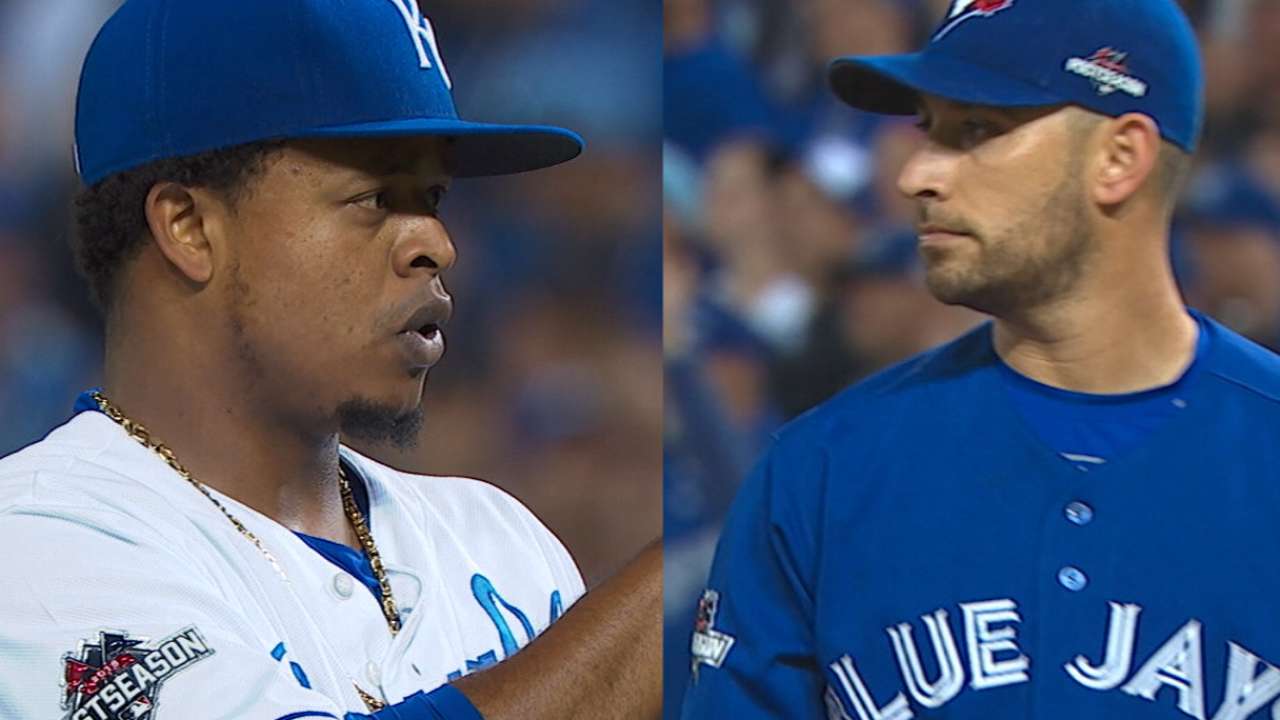 Navarro steps in behind plate in Game 5