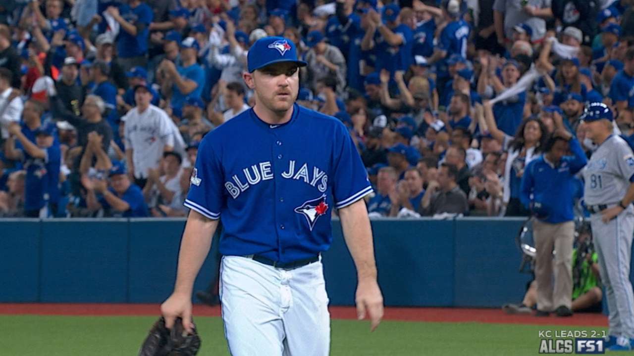 Hendriks a bright spot out of 'pen in Game 4