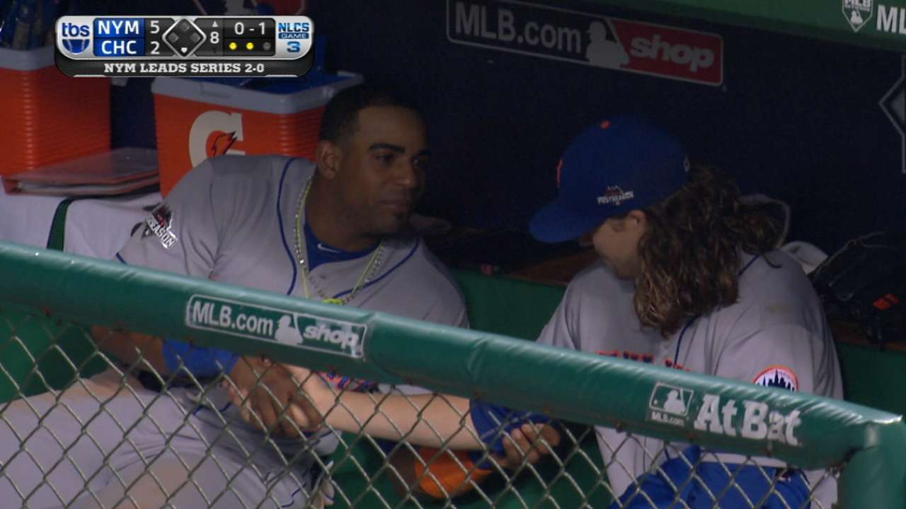 Cespedes gives deGrom a massage