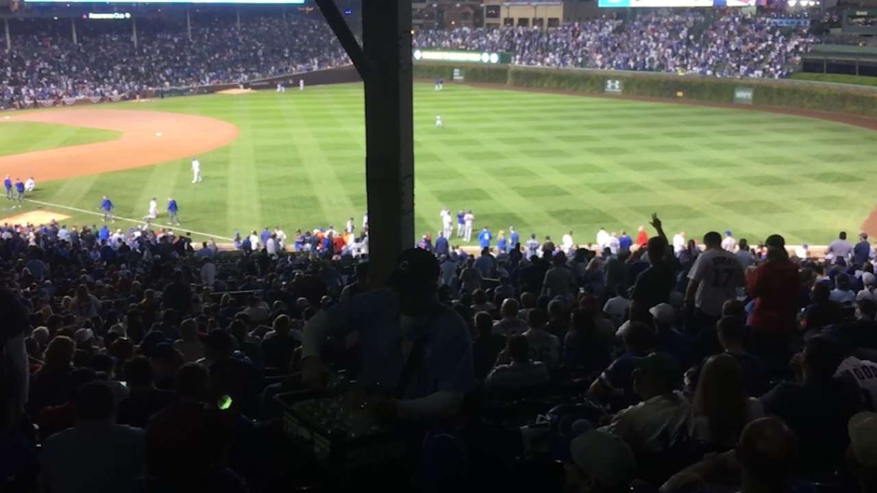 Fans in right-field corner in Maddon's heart