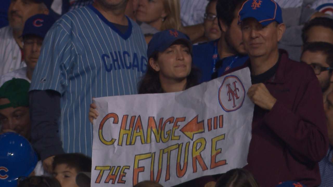 Cubs fans celebrate past, 'Back to the Future'