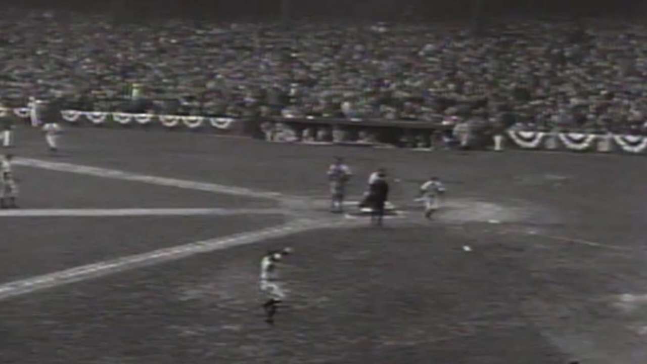 Yanks win Game 1 on Dickey's hit