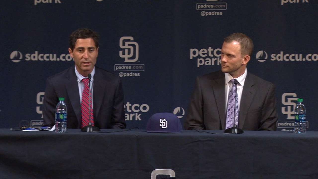 Padres name Andy Green manager