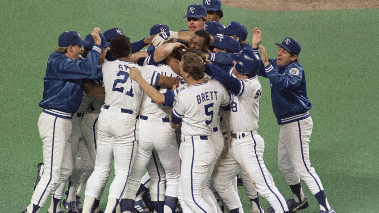 Royals fans celebrate title with club in NYC | MLB.com