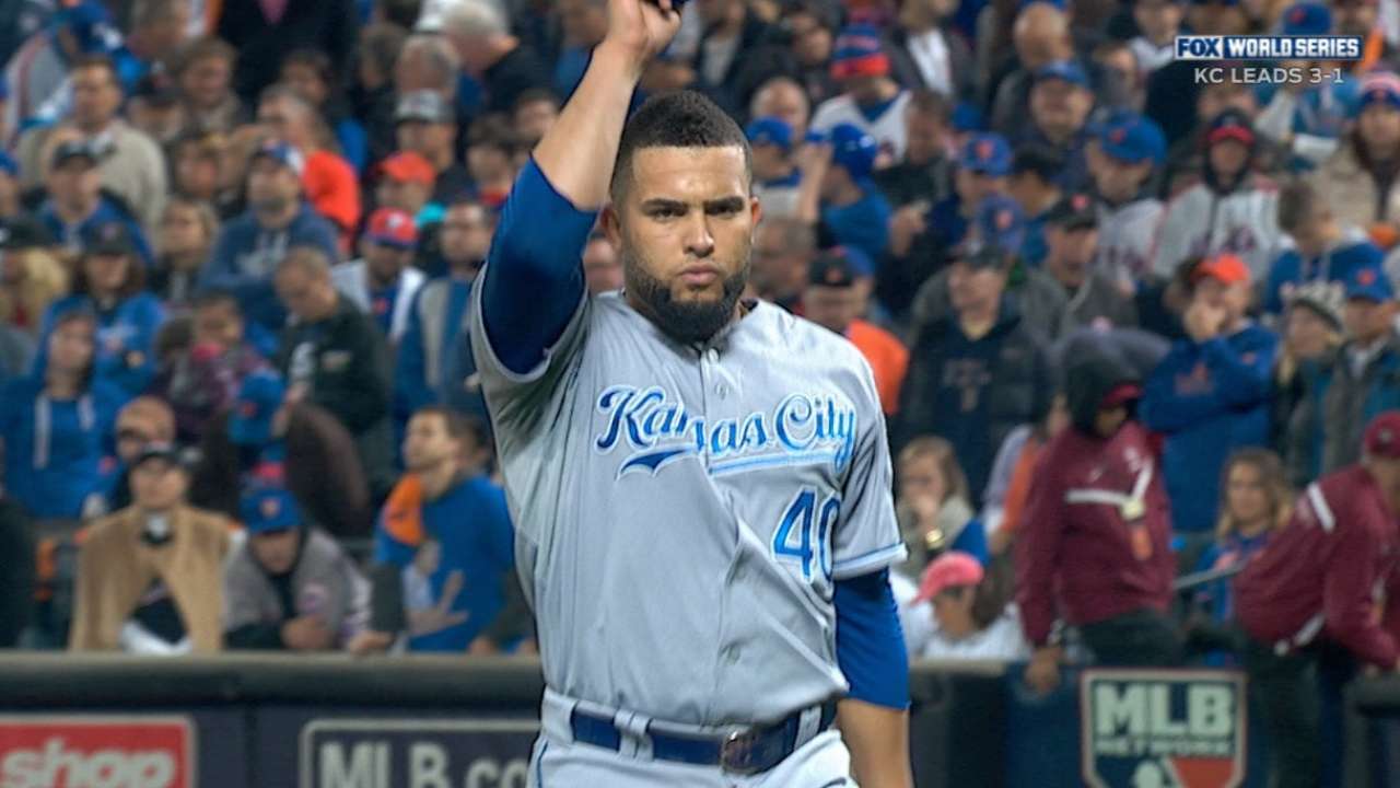Herrera holds Mets down as Royals rally