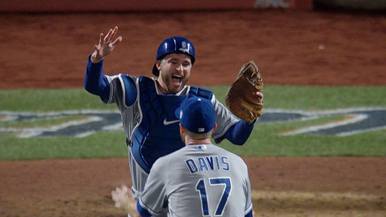 Davis closes out Series win