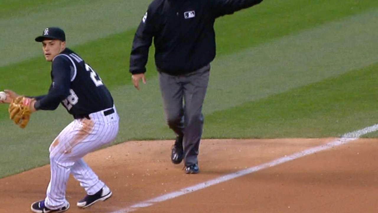 Arenado wins third Gold Glove